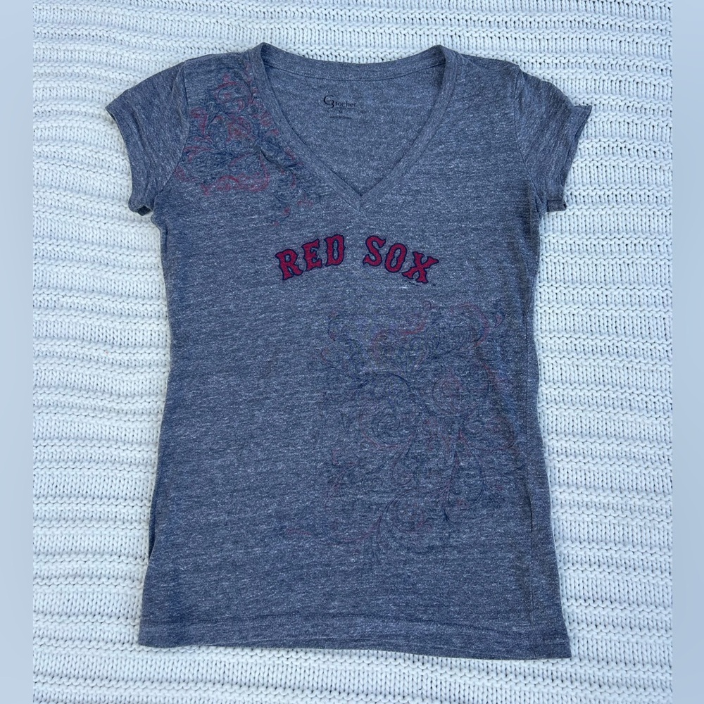 Gray Red Sox V-Neck Tee, Size M